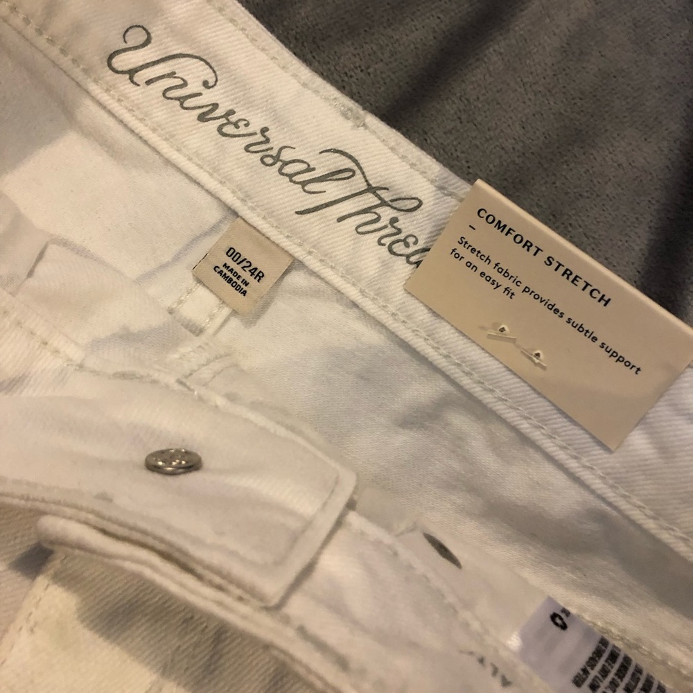 💥NEW White HighRise Short Shorts fun side design - Picture 2 of 5
